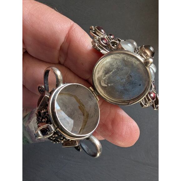 Vintage Florite Point Box Pendant with Ornate Floral Focal Signed - Picture 13 of 16